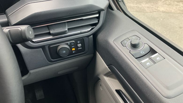 Ford Transit Custom E-320 L1 Rwd 100kW 65kWh H1 Van Limited Auto